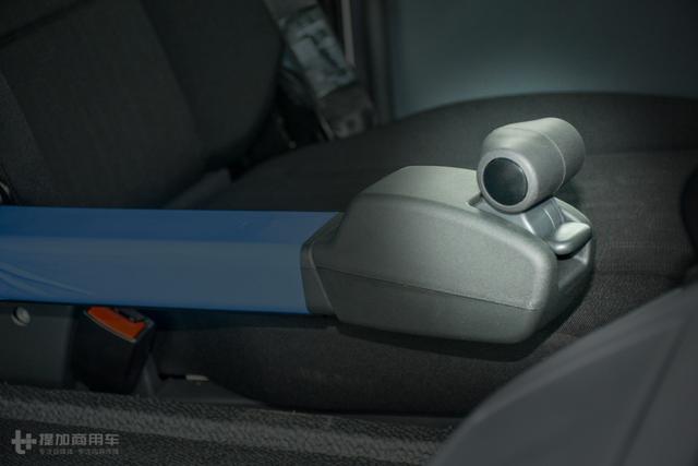 许多功能国产卡车现在都没有？这款奔驰9年前的重卡车型依然领先 - 第35张