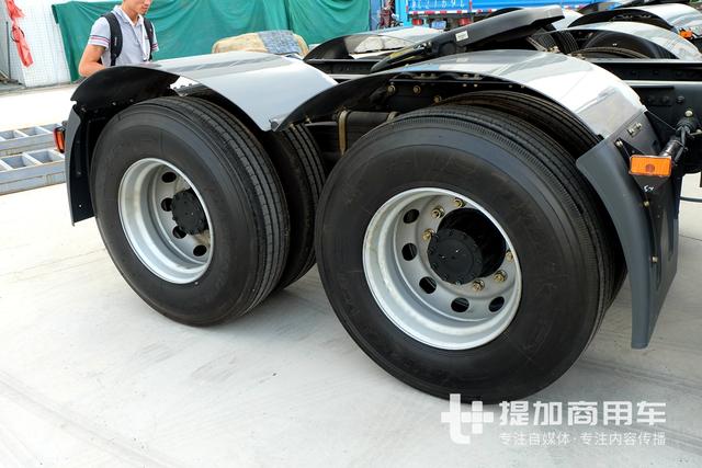 自重最轻7.9吨，10万公里长换油，解放J6危化品牵引车详解 - 第10张