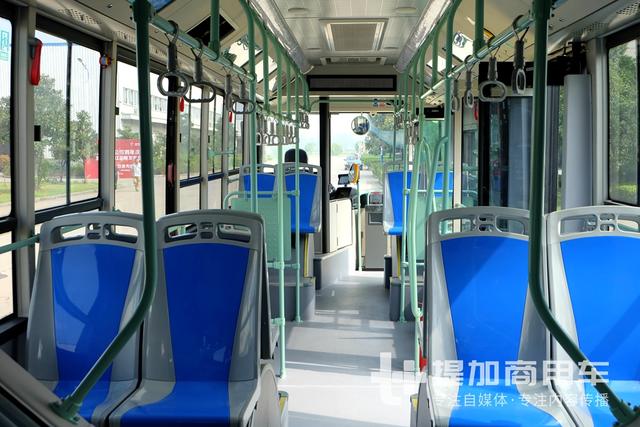 平地板+空气悬架，能装超过160人，北汽长江18米BRT公交实拍 - 第8张