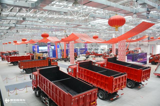 一天卖出778辆卡车 中国商用车博览会在重庆盛大开幕 - 第2张