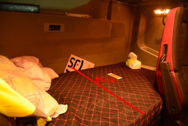 这个小伙疯了？耗资130万买豪车国内跑货运