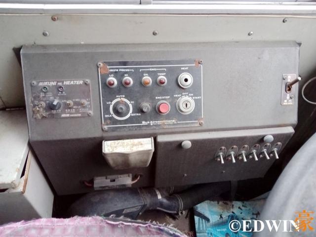 80年代红极一时的公务大巴，实拍日产柴U31N - 第38张