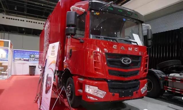 针对快递市场 华菱发布新款9.6米4×2厢式载货车