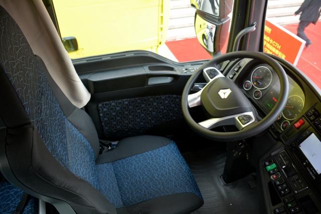 配备双腔油箱 中国重汽C7H新款8×4载货车下线 - 第3张 - 提加商用车网 配备双腔油箱 中国重汽C7H新款8×4载货车下线 - 第3张