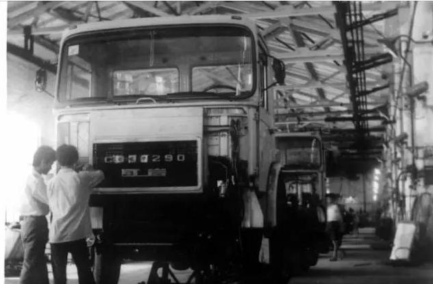 曾经红极一时？一组老照片了解红岩重卡历史 - 第2张