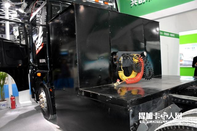 55吨的大卡车也搞纯电动 这造型真不能接受