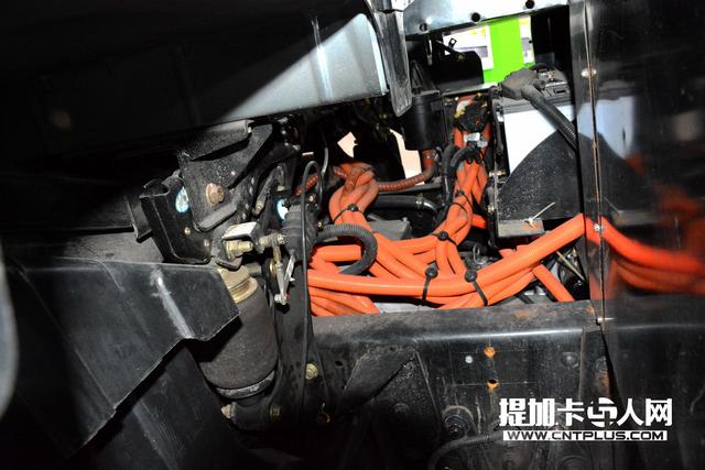 55吨的大卡车也搞纯电动 这造型真不能接受