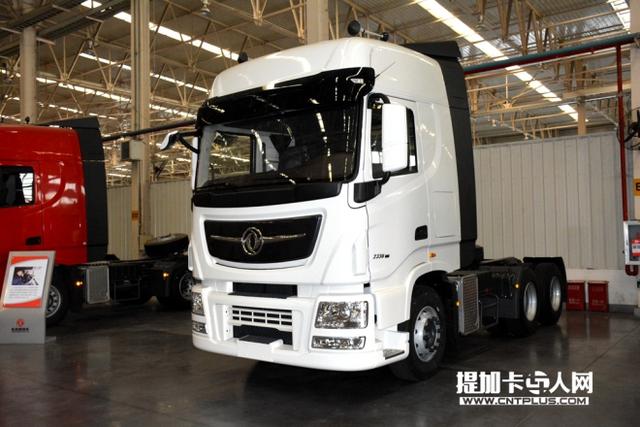 全新标识投入使用 白色天龙旗舰牵引车首次公开亮相 - 第4张 - 提加商用车网 全新标识投入使用 白色天龙旗舰牵引车首次公开亮相 - 第4张