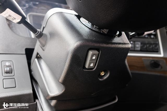 驾驶室加长加宽,内饰更高级,2018升级版华菱汉马H7牵引车详解 - 第9张 - 提加商用车网 驾驶室加长加宽,内饰更高级,2018升级版华菱汉马H7牵引车详解 - 第9张