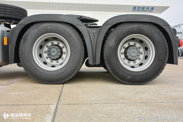 这辆6X4的奔驰Actros牵引车只有一个卧铺,它到底是用来运啥的? - 第15张 - 提加商用车网 这辆6X4的奔驰Actros牵引车只有一个卧铺,它到底是用来运啥的? - 第15张