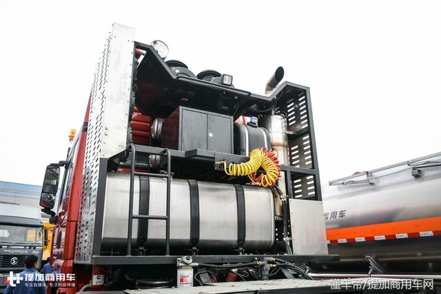 600马力能拉250吨,国产最强8x8,陕汽德龙X3000大件牵引车详解 - 第17张 - 提加商用车网 600马力能拉250吨,国产最强8x8,陕汽德龙X3000大件牵引车详解 - 第17张