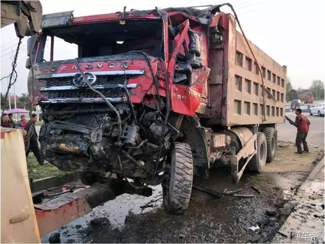 车辆碰撞时只有安全带发挥作用，国产卡车的安全性其实低的吓人