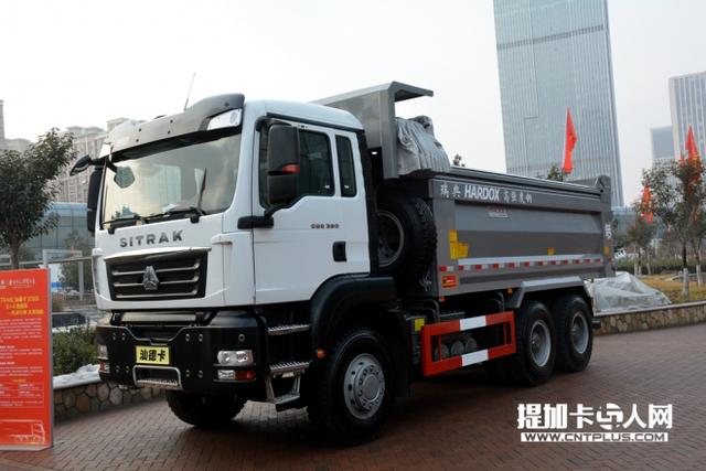 重汽最强技术卡车亮相 汕德卡今年目标还是国产第一高端重卡 - 第3张 - 提加商用车网 重汽最强技术卡车亮相 汕德卡今年目标还是国产第一高端重卡 - 第3张