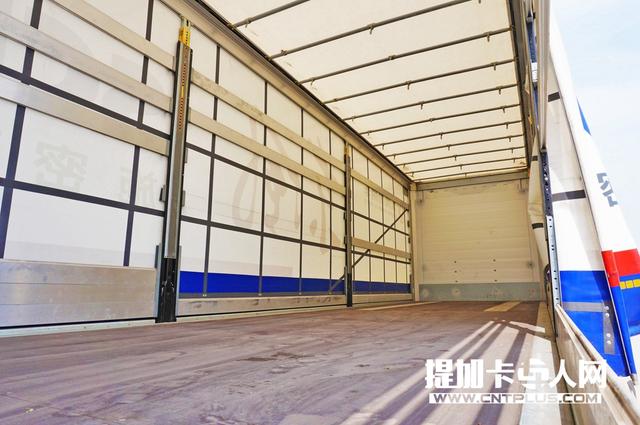 质量轻且装卸货物便利 细品施密茨软篷帘布挂车上装篇