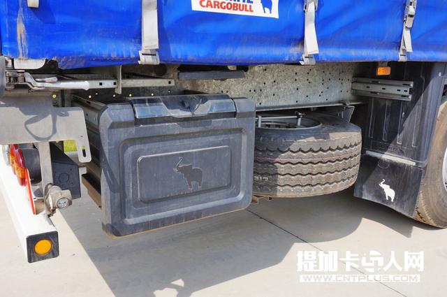 超级单胎+空气悬挂 细品德国施密茨软篷帘布挂车底盘篇