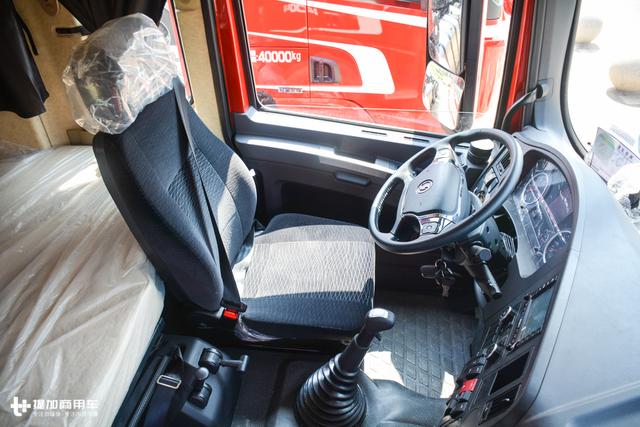 千升油箱+最正宗的康明斯发动机,还有专属涂装,陕汽德龙X3000财富版牵引车图解 - 第15张 - 提加商用车网 千升油箱+最正宗的康明斯发动机,还有专属涂装,陕汽德龙X3000财富版牵引车图解 - 第15张