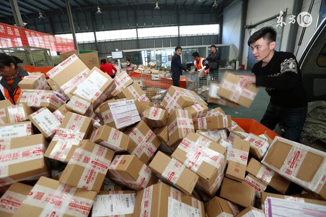 前轴3片板簧,内饰设计数第一?江淮新上市的骏铃V3快递版轻卡详解 - 第1张 - 提加商用车网 前轴3片板簧,内饰设计数第一?江淮新上市的骏铃V3快递版轻卡详解 - 第1张