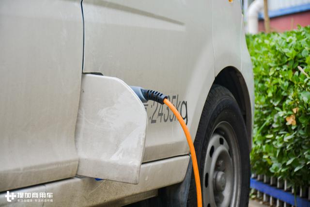 拉货的面包车也流行纯电动了？恒天纯电动面包物流车深度体验评测 - 第7张