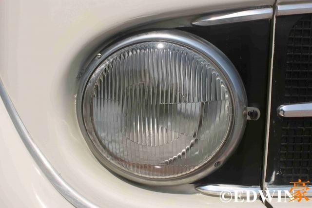 奔驰也有经典面包车？古董级的奔驰O319迷你巴士实拍 - 第9张