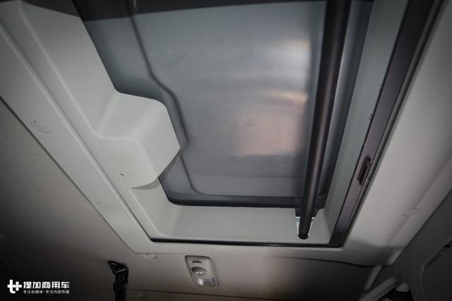普遍存漏水隐患,这些“高端”的国产重卡,竟连天窗都没有做好? - 第13张 - 提加商用车网 普遍存漏水隐患,这些“高端”的国产重卡,竟连天窗都没有做好? - 第13张
