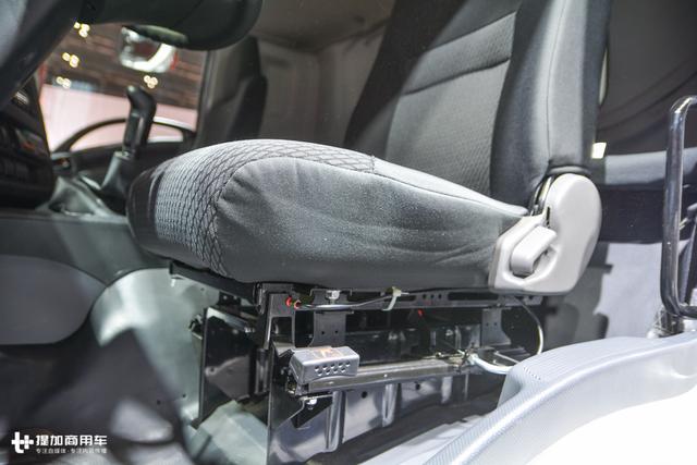 庆铃引进了最帅的五十铃新款重卡,可惜内饰配置太低不够厚道 - 第13张 - 提加商用车网 庆铃引进了最帅的五十铃新款重卡,可惜内饰配置太低不够厚道 - 第13张