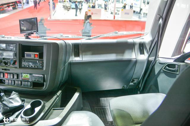 庆铃引进了最帅的五十铃新款重卡,可惜内饰配置太低不够厚道 - 第11张 - 提加商用车网 庆铃引进了最帅的五十铃新款重卡,可惜内饰配置太低不够厚道 - 第11张
