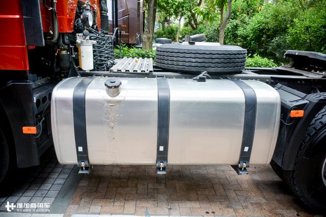 6X2的油耗，6X4的载货量？解放新J6快运版重卡详解 - 第18张