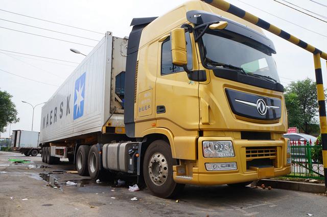 偶遇国内最高端的东风天龙旗舰重卡，这车到底怎么样？听听车主怎么说 - 第1张