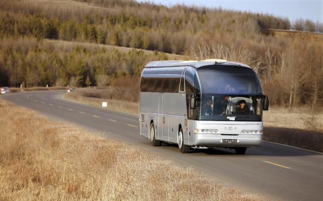 公铁竞争压力下要淘汰一层半客车？这位青年层半客车老司机很不解 - 第4张