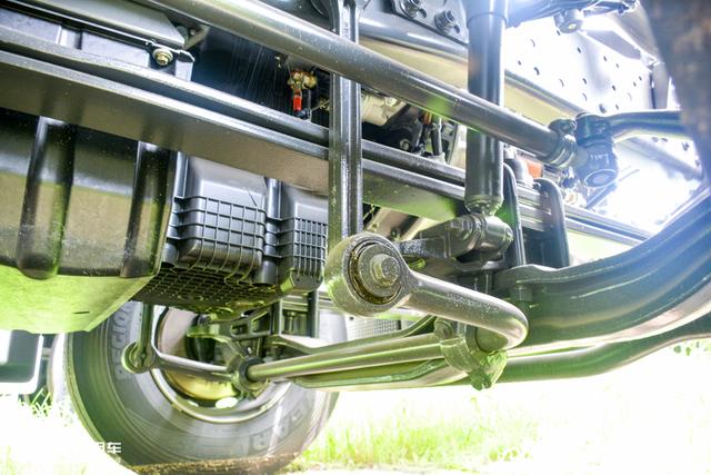 电视转播车为何都用进口卡车底盘？这台奔驰单桥载货车告诉您 - 第20张