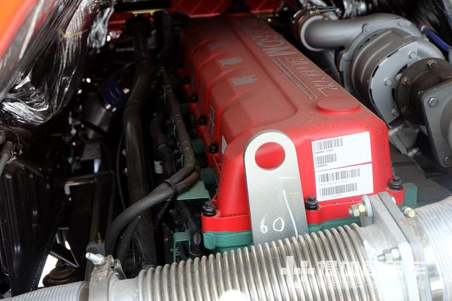 自重最轻7.9吨，10万公里长换油，解放J6危化品牵引车详解 - 第13张