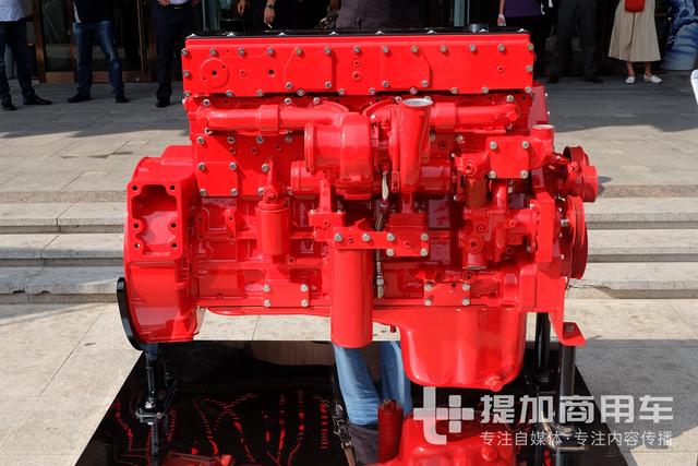 和德龙X3000黄金版有啥不同？陕汽康明斯财富版牵引车详解
