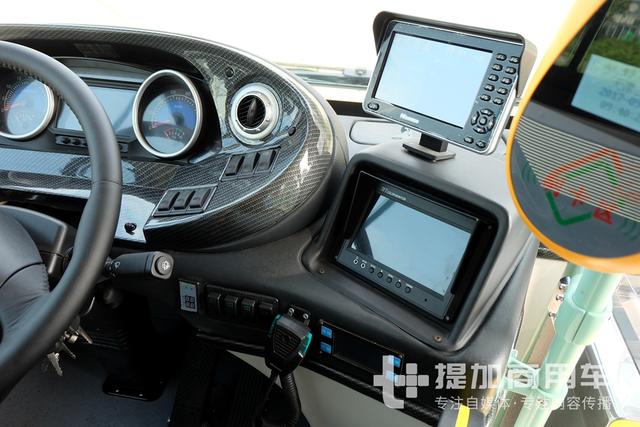 平地板+空气悬架，能装超过160人，北汽长江18米BRT公交实拍 - 第16张