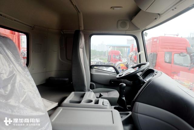 350马力发动机,设计载重75吨,前四后八的东风天龙KC自卸车实拍 - 第14张 - 提加商用车网 350马力发动机,设计载重75吨,前四后八的东风天龙KC自卸车实拍 - 第14张