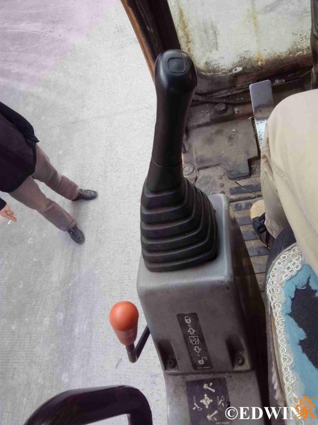 省心与便捷非国产工程机械能比？17年车龄的韩国现代挖掘机实拍 - 第26张