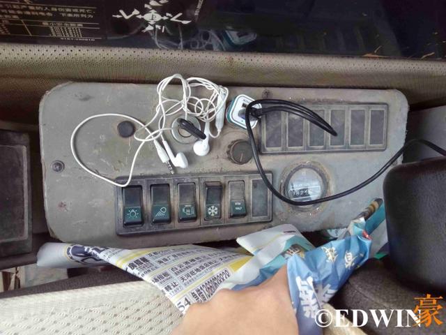 省心与便捷非国产工程机械能比？17年车龄的韩国现代挖掘机实拍 - 第29张