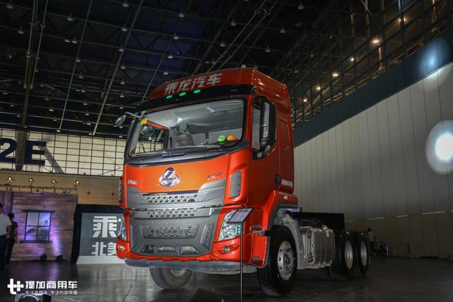 潍柴发动机+千升大油箱，柳汽乘龙这款6X4牵引车售价还不到30万？