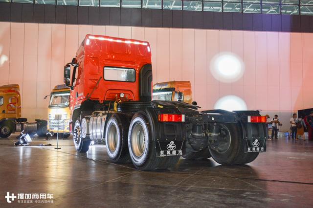潍柴发动机+千升大油箱，柳汽乘龙这款6X4牵引车售价还不到30万？