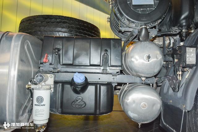 潍柴发动机+千升大油箱，柳汽乘龙这款6X4牵引车售价还不到30万？