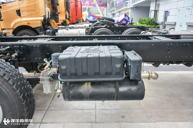 底盘细节需要提升,少见的华菱星凯马8x4重载底盘简评 - 第12张 - 提加商用车网 底盘细节需要提升,少见的华菱星凯马8x4重载底盘简评 - 第12张