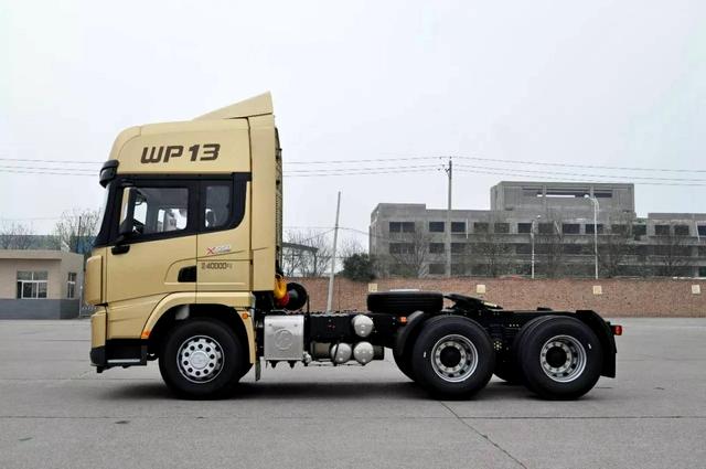 550马力的陕汽重卡怪兽，德龙X3000黄金之星牵引车亮点解读 - 第3张