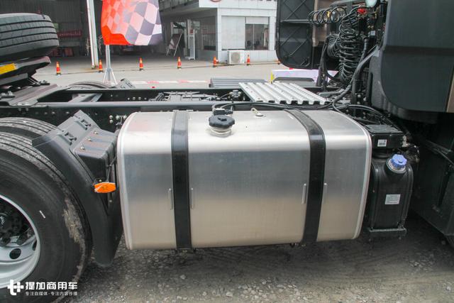 马力加大自重减低，售价40万左右，如今的天龙旗舰重卡已趋成熟？