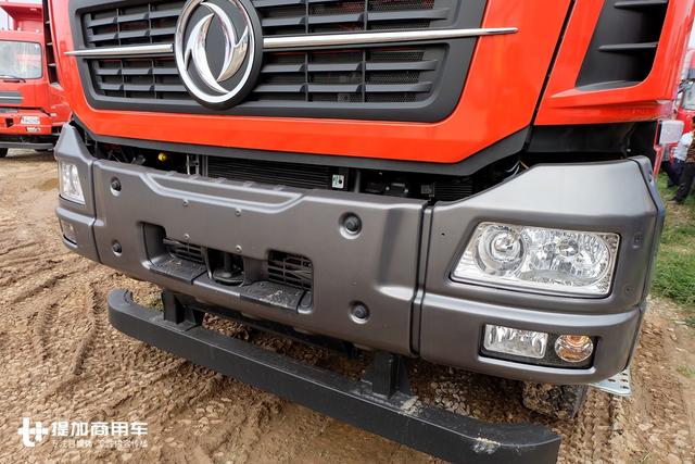 350马力发动机，设计载重75吨，前四后八的东风天龙KC自卸车实拍 - 第7张