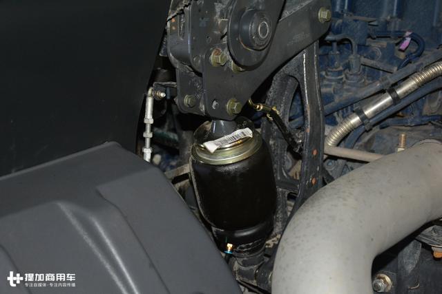 潍柴发动机+千升大油箱，柳汽乘龙这款6X4牵引车售价还不到30万？