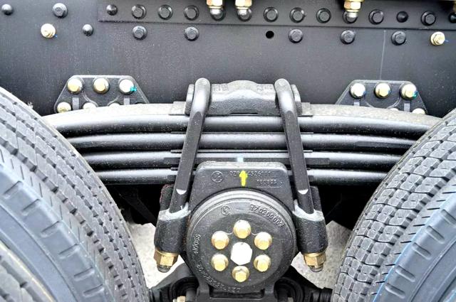 550马力的陕汽重卡怪兽，德龙X3000黄金之星牵引车亮点解读 - 第6张