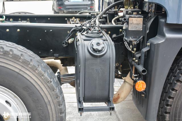底盘细节需要提升,少见的华菱星凯马8x4重载底盘简评 - 第18张 - 提加商用车网 底盘细节需要提升,少见的华菱星凯马8x4重载底盘简评 - 第18张