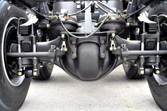 550马力的陕汽重卡怪兽，德龙X3000黄金之星牵引车亮点解读 - 第8张