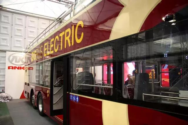 纯电动双层敞篷客车首问世,并将投入巴黎运营,竟是国产客车? - 第6张 - 提加商用车网 纯电动双层敞篷客车首问世,并将投入巴黎运营,竟是国产客车? - 第6张