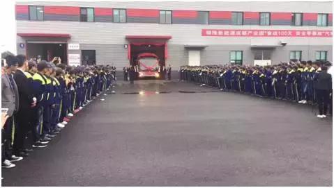 银隆成都工厂投产,首辆18米满载可达160人BRT大容量公交下线 - 第2张 - 提加商用车网 银隆成都工厂投产,首辆18米满载可达160人BRT大容量公交下线 - 第2张