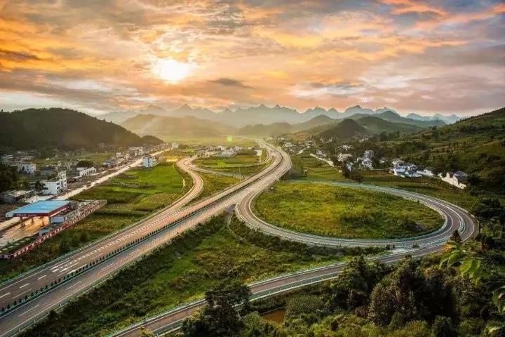 旅游市场再结硕果,安凯客车批量交付黔峰缘 - 第1张 - 提加商用车网 旅游市场再结硕果,安凯客车批量交付黔峰缘 - 第1张